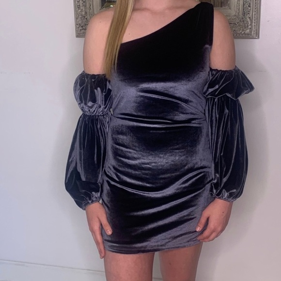 NBD Dee Dee Black Velvet One-Shoulder Mini Dress Puff Sleeve Party Cocktail - Picture 3 of 11